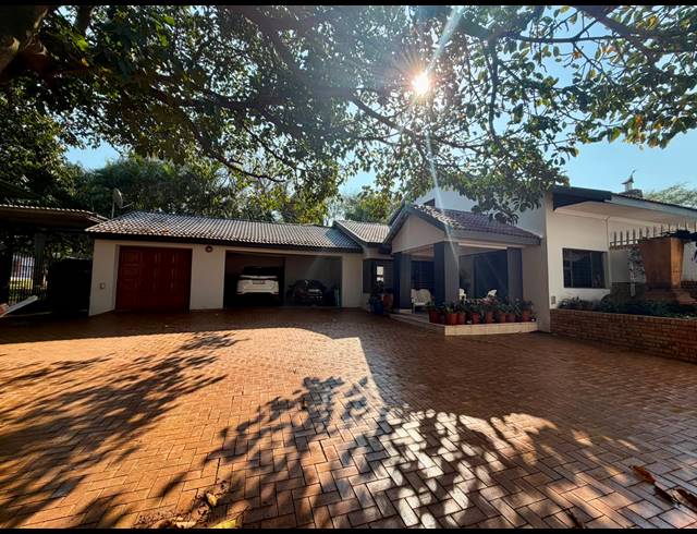 5 BEDROOM FREEHOLD FOR SALE IN MEER EN SEE